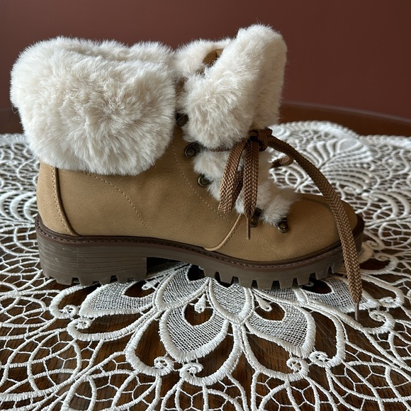 UNIONBAY Snow Shoe Boots with fake fur trim ~ New without box ~ size 6 1/2 - Picture 4 of 7